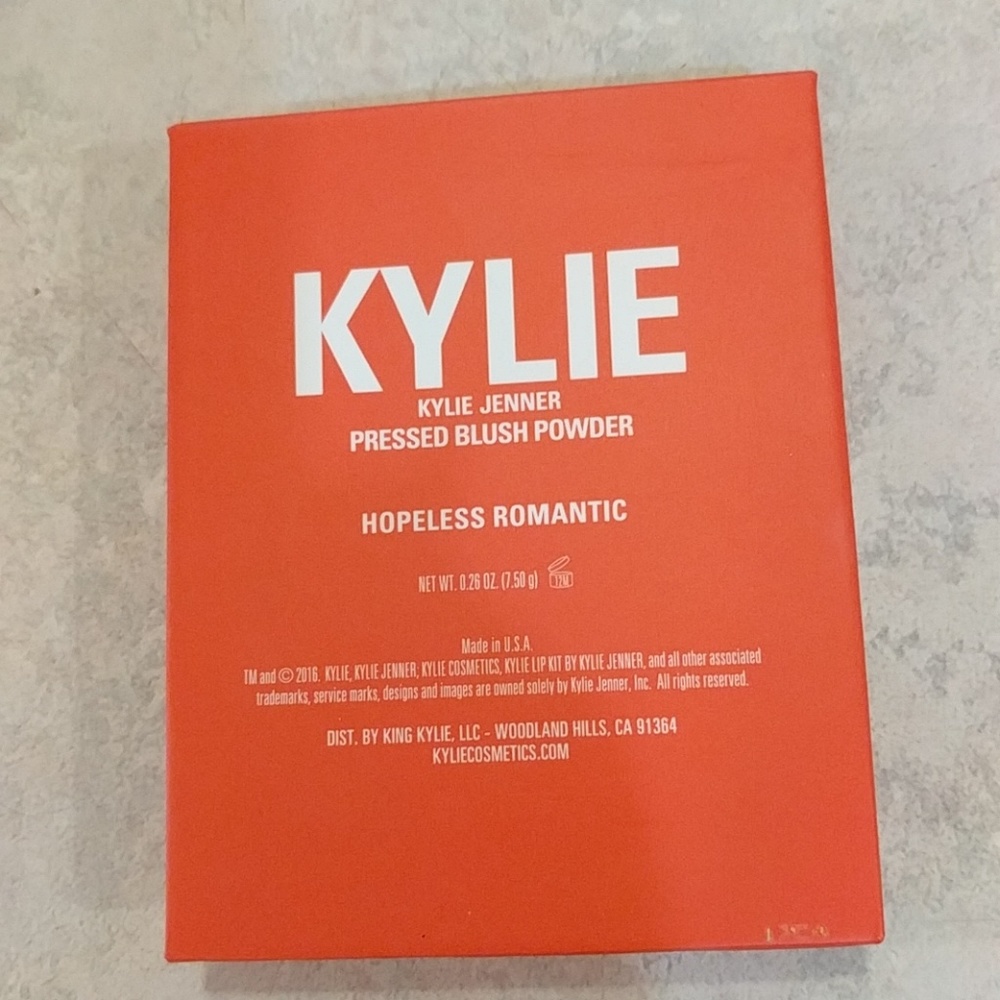 KYLIE JENNER Blush